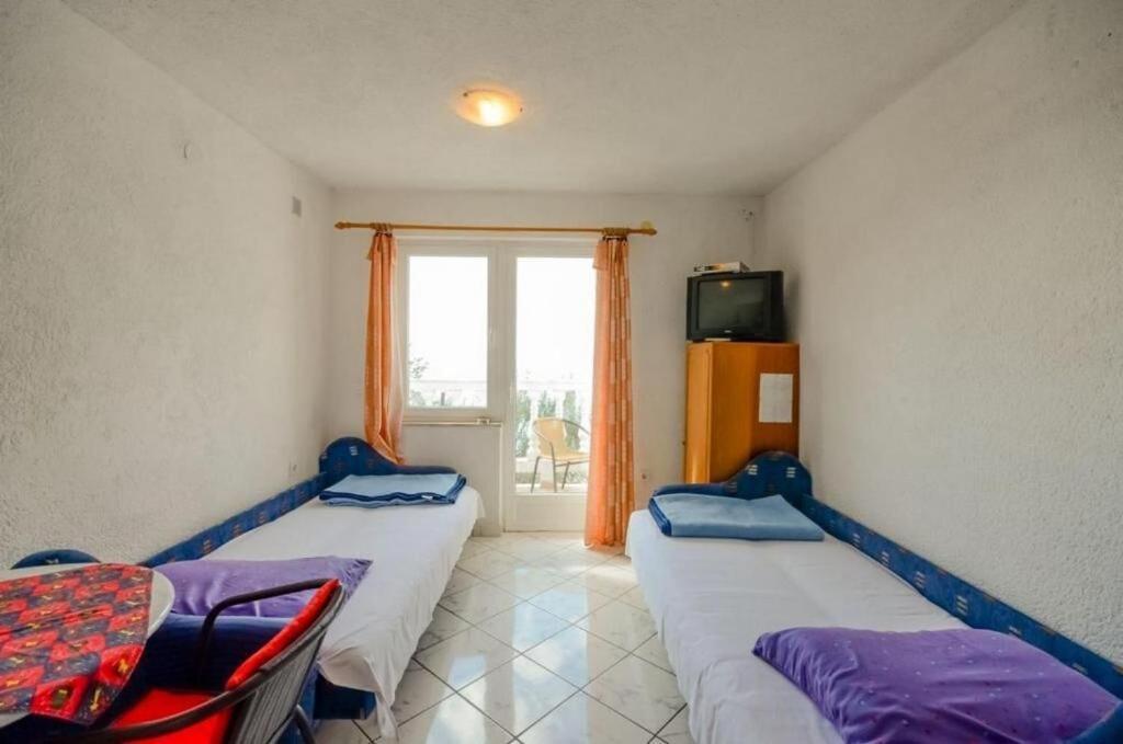 Apartments Lucia Сень Екстер'єр фото