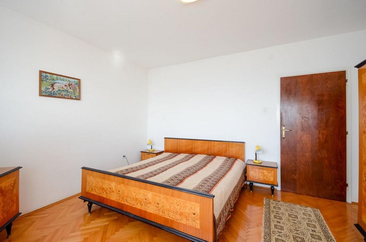 Apartments Lucia Сень Екстер'єр фото