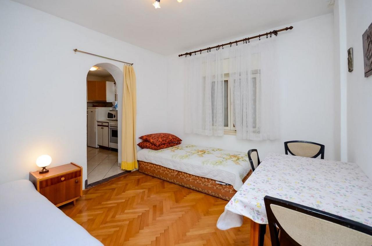 Apartments Lucia Сень Екстер'єр фото
